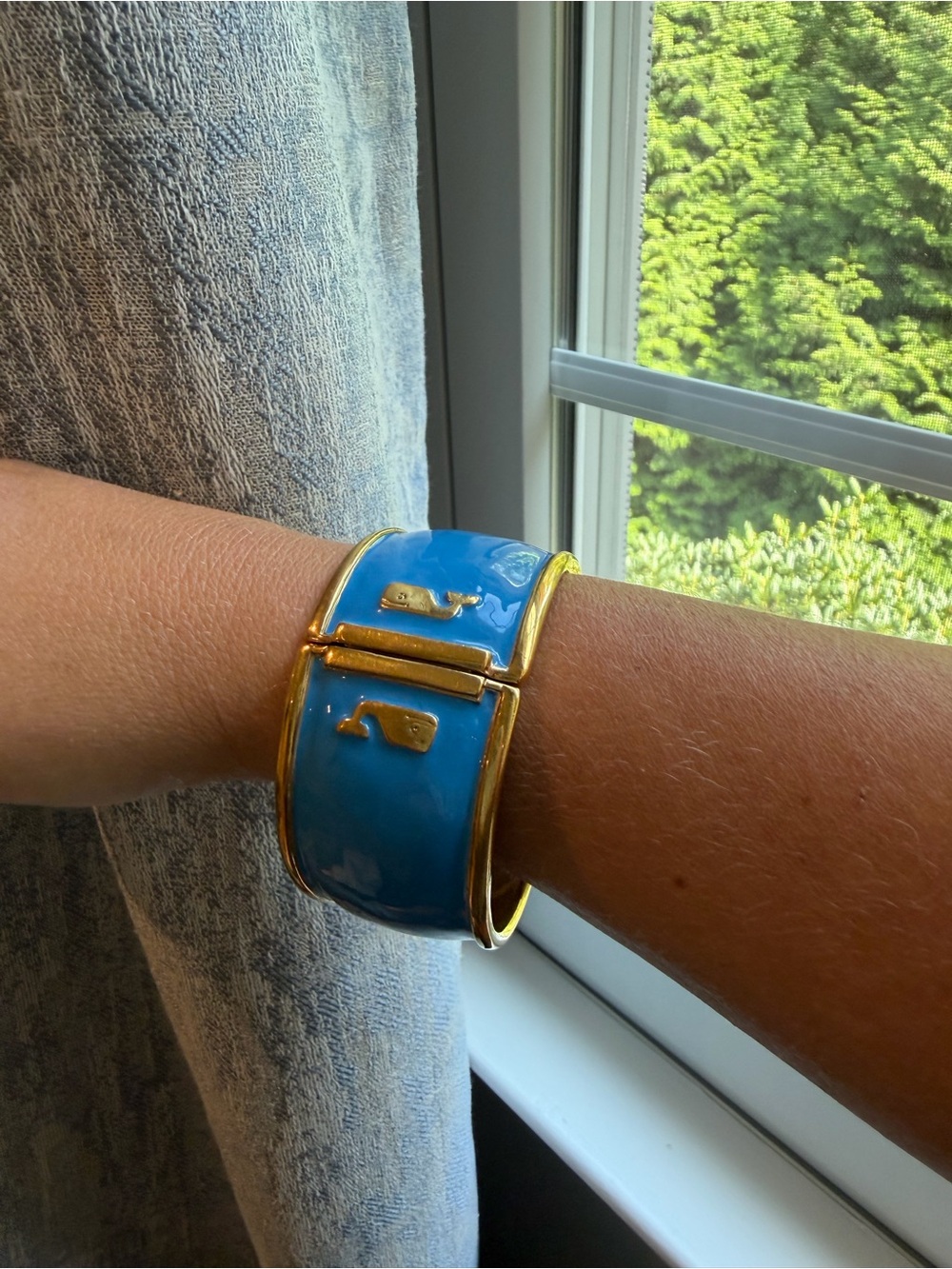 Vineyard Vines Gold-Tone Bracelet with Bright Blue Enamel